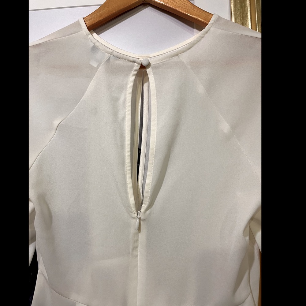 Express Flutter Sleeve Blouse in Ivory XS - Picture 7 of 8
